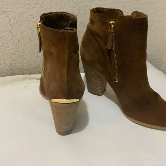 Michael Kors Women's Ankle Denver Bootie with Chunky Heel and Gold Zipper - Picture 6 of 12